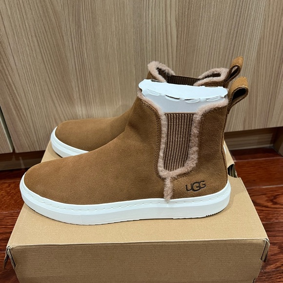 BNIB UGG Women Alameda Chelsea Boot Suede Chestnut - Picture 9 of 12